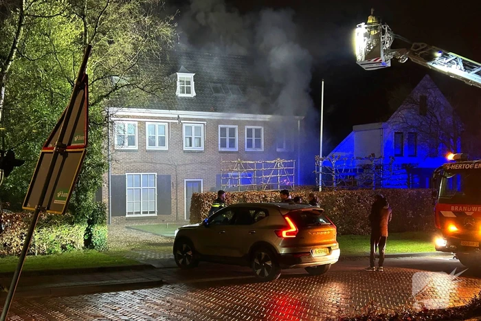 Veel rook bij brand in woning