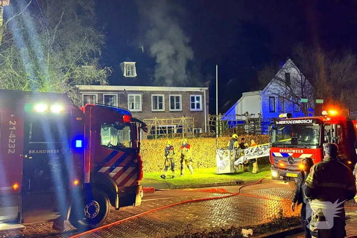Veel rook bij brand in woning