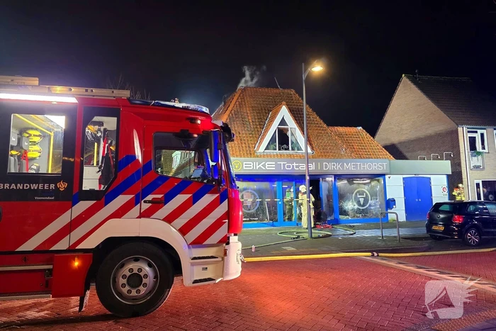 Zeer grote brand in fietsenwinkel