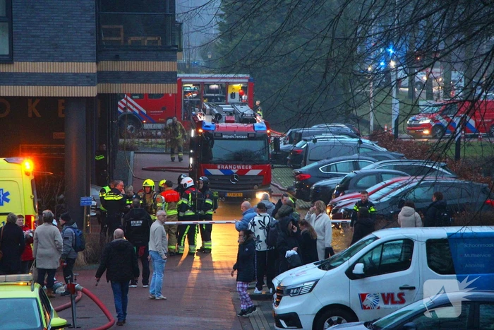 Flinke rook ontwikkeling bij grote brand in appartement