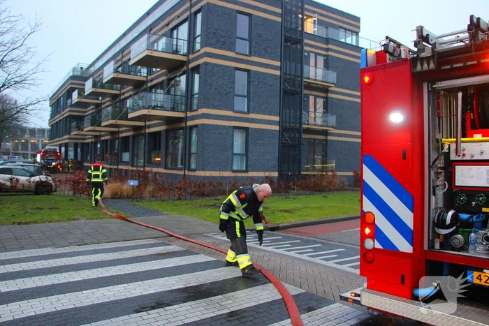 Flinke rook ontwikkeling bij grote brand in appartement