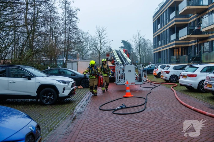 Flinke rook ontwikkeling bij grote brand in appartement
