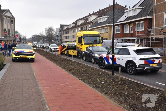 Twee voertuigen geborgen na kop-staartbotsing