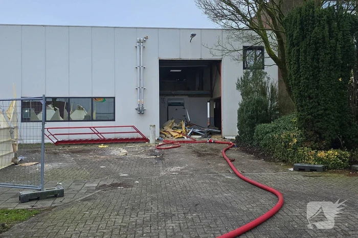 Grote brand in bedrijfspand van koekjesfabriek