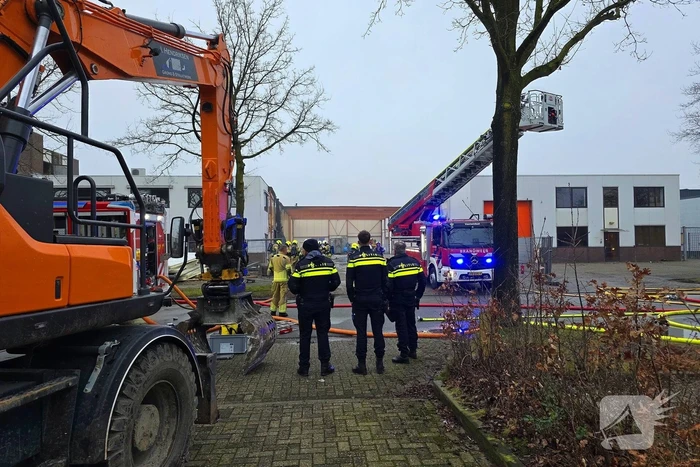 Grote brand in bedrijfspand van koekjesfabriek