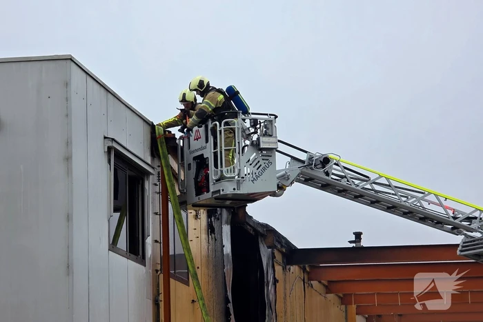 Grote brand in bedrijfspand van koekjesfabriek