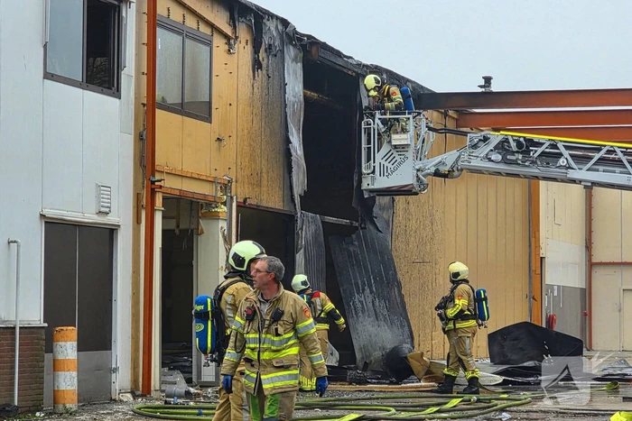 Grote brand in bedrijfspand van koekjesfabriek