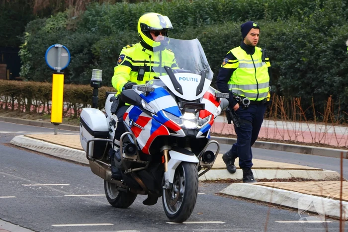 Politie controleert voertuigen en brommers