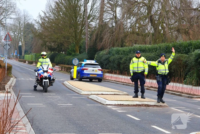 Politie controleert voertuigen en brommers