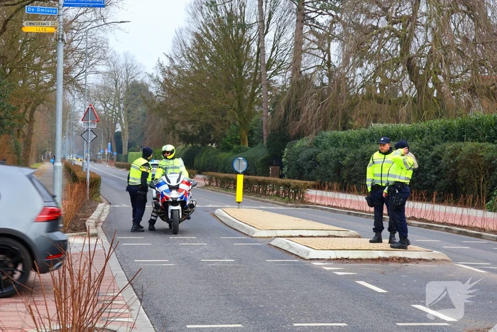 Politie controleert voertuigen en brommers