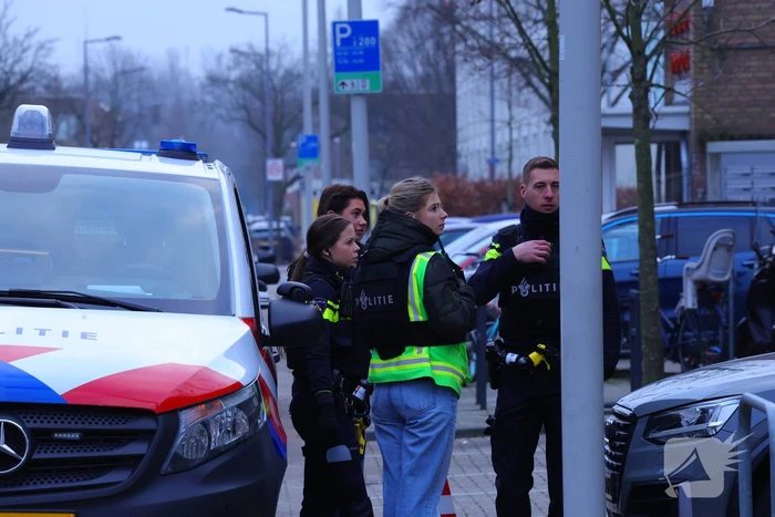 Meerdere schoten gelost auto beschadigd