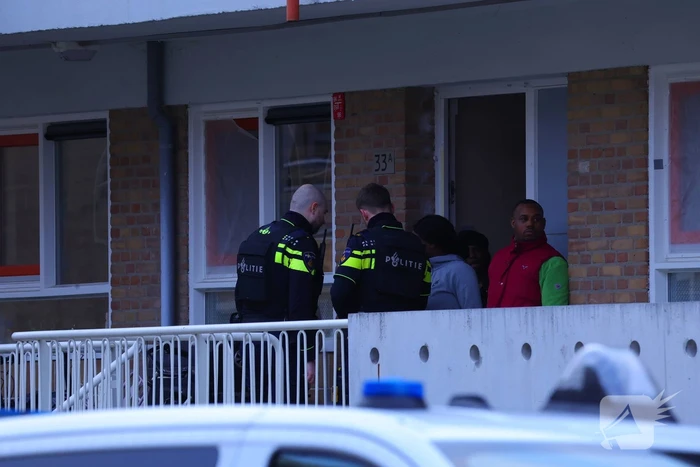Meerdere schoten gelost auto beschadigd