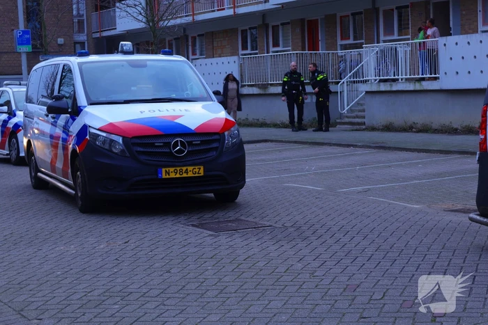 Meerdere schoten gelost auto beschadigd