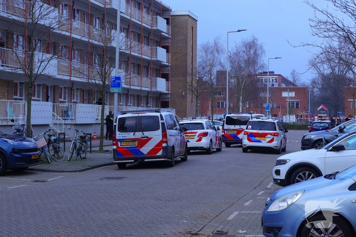 Meerdere schoten gelost auto beschadigd