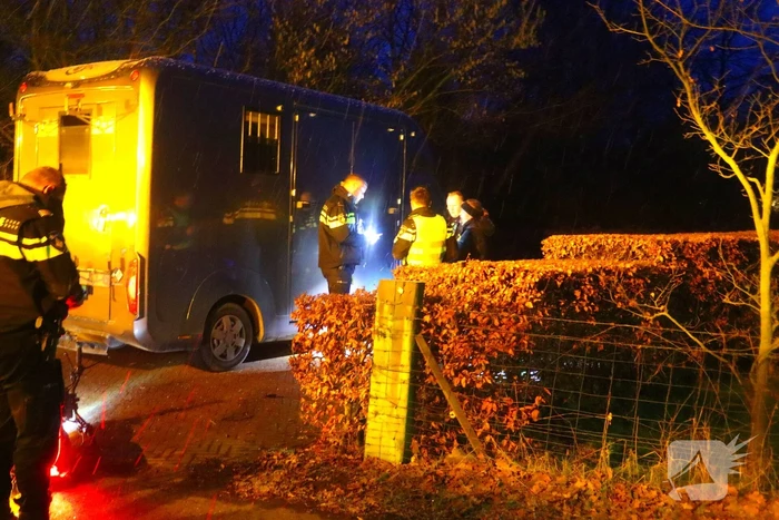 Scooterrijder geschept door paardentransporter