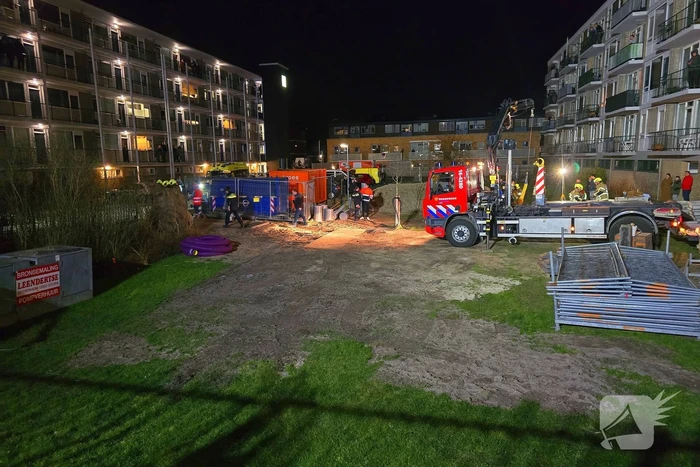 Kind bekneld onder pallet stenen