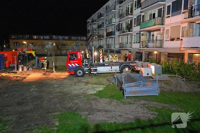 Kind bekneld onder pallet stenen