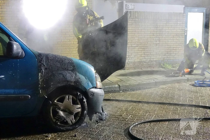 Voertuig zwaar beschadigd door brand