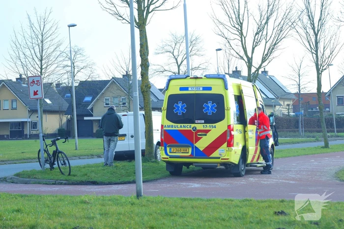 Fietser aangereden door bestelbus