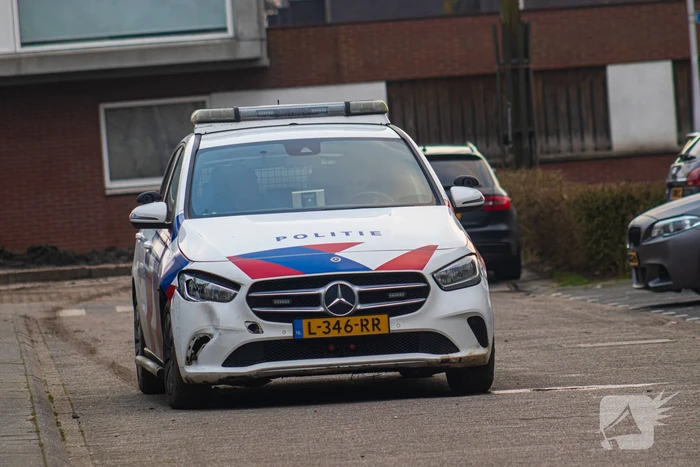 Politieauto kapot na achtervolging, verdachte aangehouden