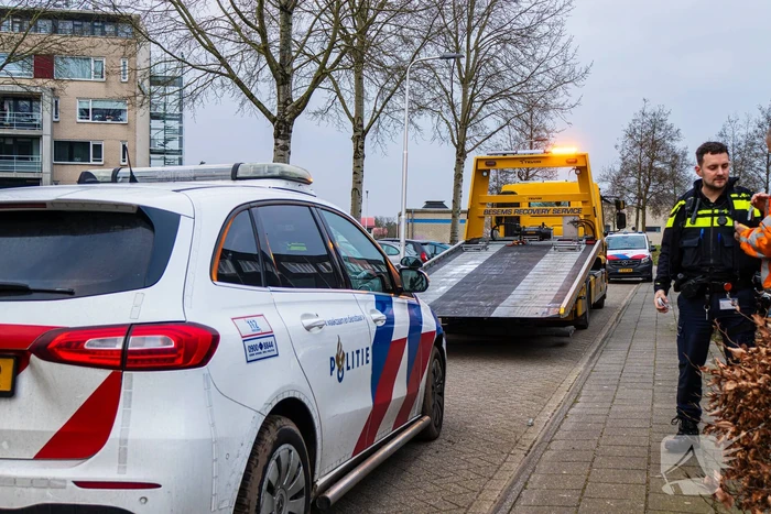 Politieauto kapot na achtervolging, verdachte aangehouden