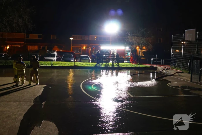 Brandweer laat basketbalveld onderlopen wegens verwachtte vorst