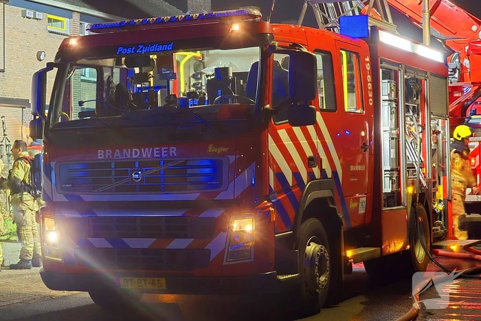 Grote uitslaande brand in woning