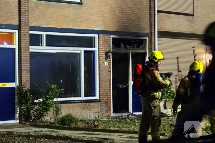 Grote uitslaande brand in woning