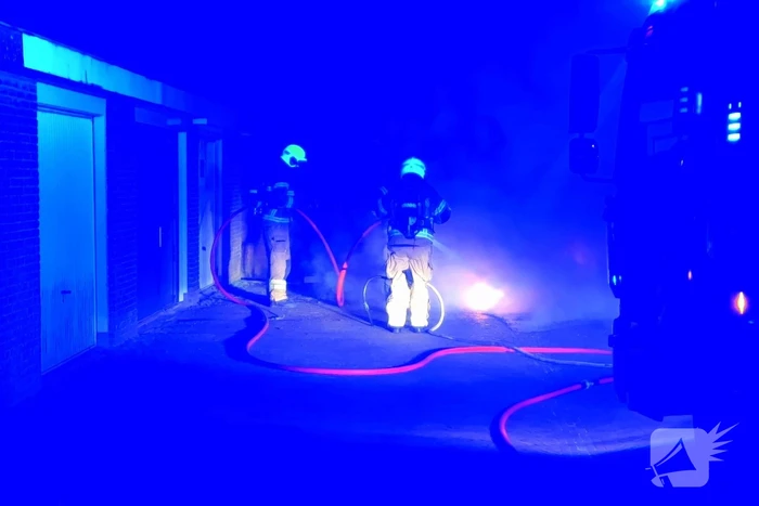 Auto verwoest door brand na knallen