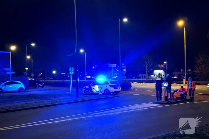 Maaltijdbezorger geschept door auto