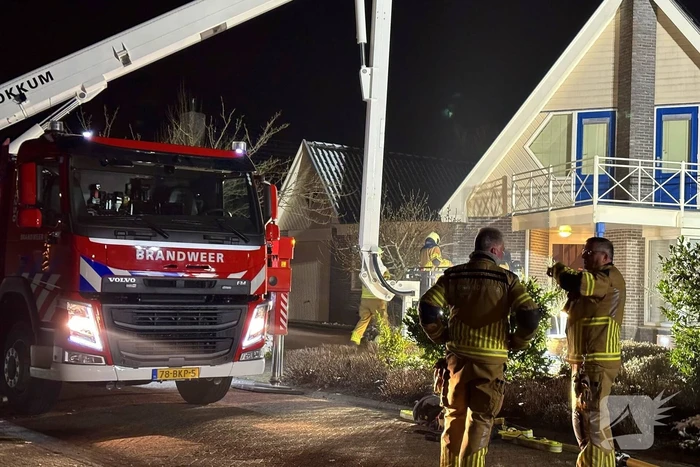 Hoogwerker gaat kapot bij schoorsteenbrand