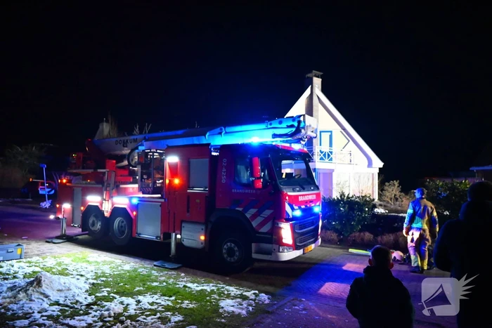 Hoogwerker gaat kapot bij schoorsteenbrand
