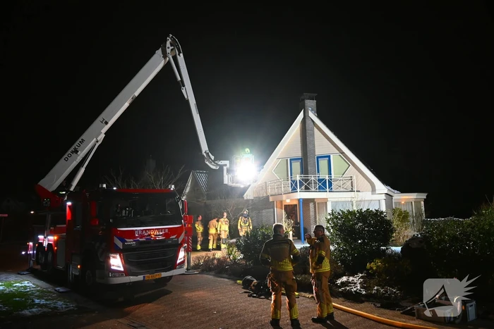 Hoogwerker gaat kapot bij schoorsteenbrand