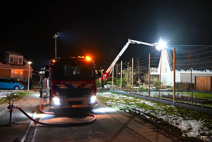 Hoogwerker gaat kapot bij schoorsteenbrand