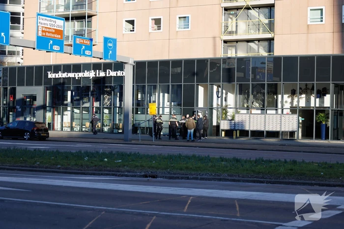 Massale politie-inzet bij gebouw