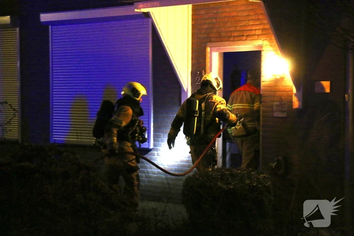 Bewoners gecontroleerd na brand in achtertuin