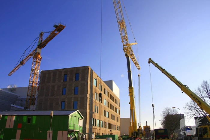Torenkraan bij nieuwbouw ziekenhuis wordt verwijderd