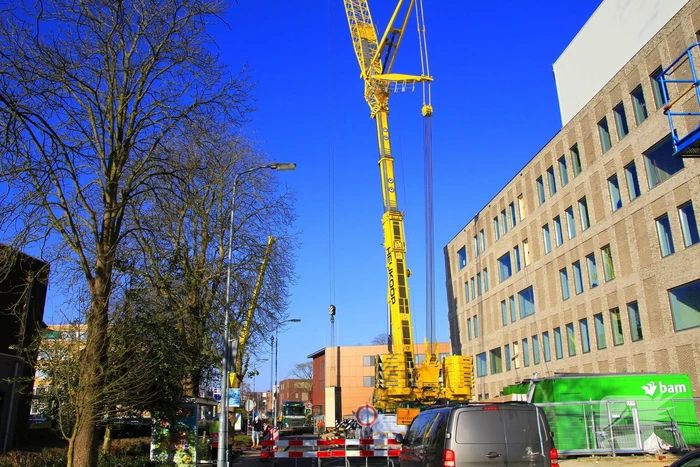 Torenkraan bij nieuwbouw ziekenhuis wordt verwijderd