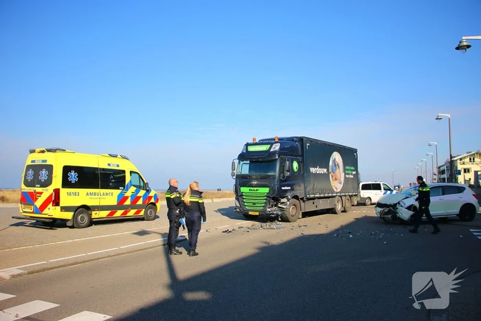 Ongeval tussen vrachtwagen en personenauto