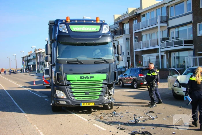 Ongeval tussen vrachtwagen en personenauto