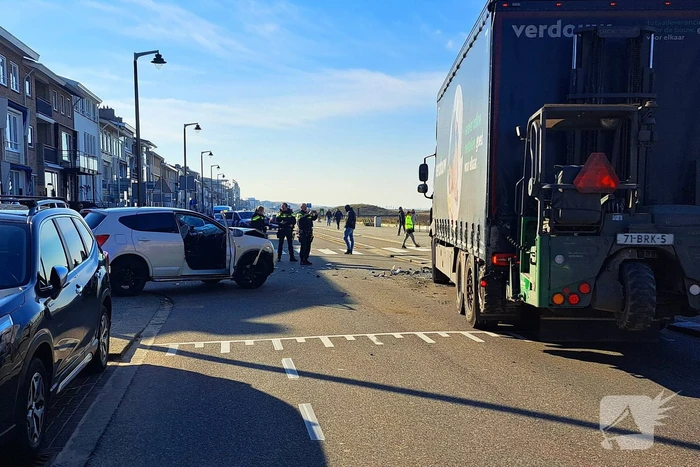 Ongeval tussen vrachtwagen en personenauto
