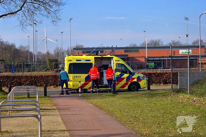 Traumahelikopter landt na noodsituatie in zwembad