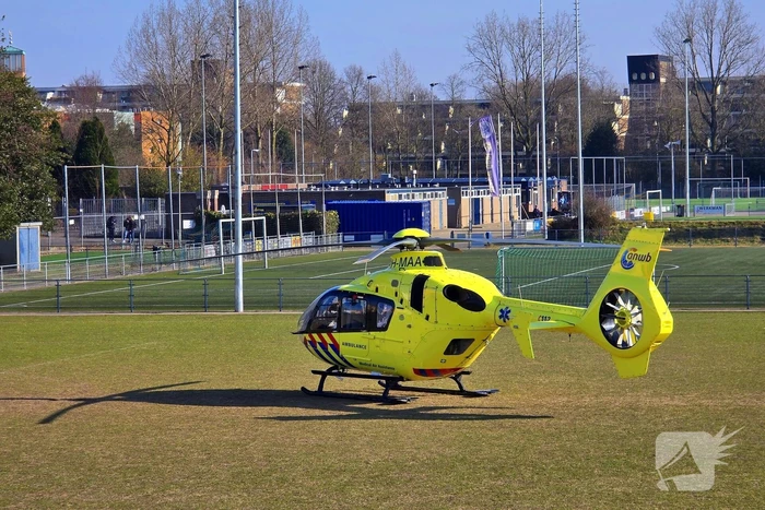 Traumahelikopter landt na noodsituatie in zwembad