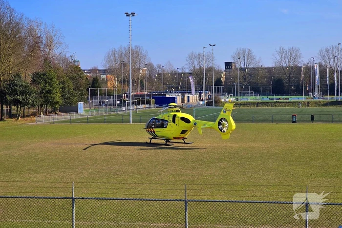 Traumahelikopter landt na noodsituatie in zwembad