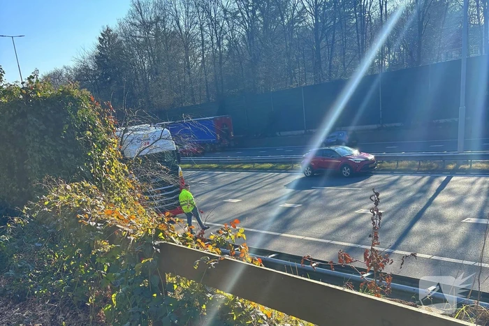 Botsing tussen personenwagen en vrachtwagen
