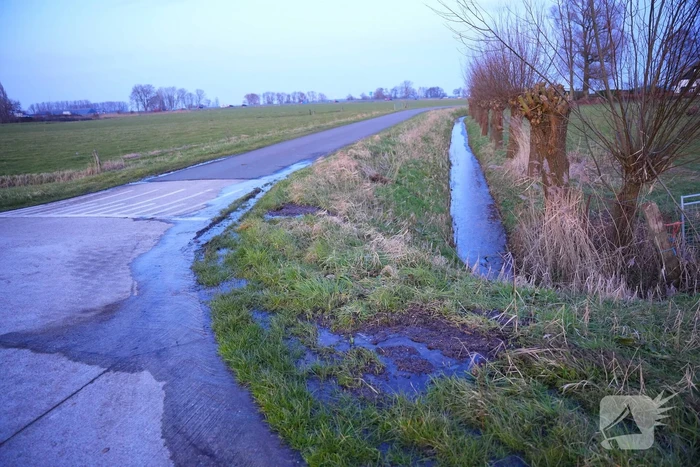 Mogelijk gladde weg in vooruitzicht door gesprongen waterleiding
