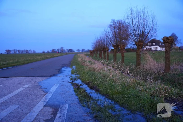 Mogelijk gladde weg in vooruitzicht door gesprongen waterleiding