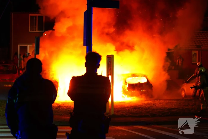 Meerdere voertuigen door brand verwoest