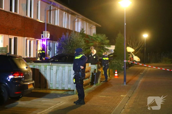 Brandweer blust brand na explosie