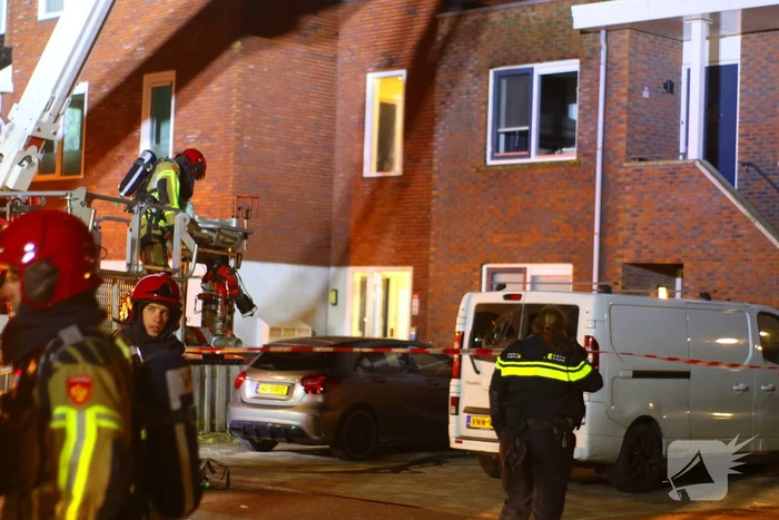 Brandweer blust brand na explosie
